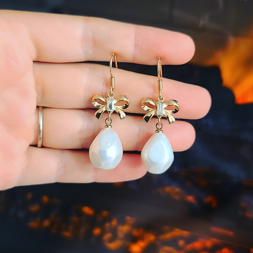 Gold Plated Pearl  Bow Earrings 🤩